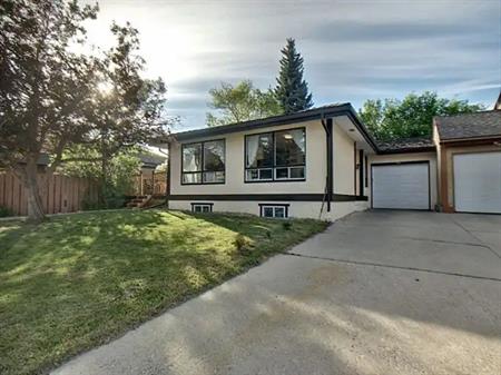 Bright single family in canyon meadow | Calgary