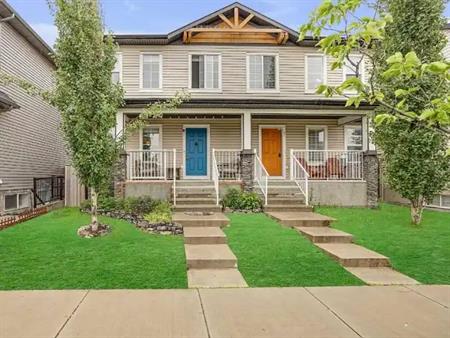 Beautiful 3-Bedroom 2.5 bath Main Floor | Calgary