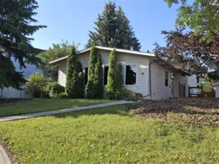 Beautiful and Spacious House and HUGE Backyard in Southwood! | 15 Southdale Bay Southwest, Calgary