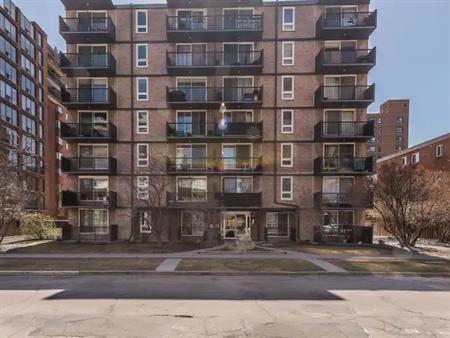 2 Bedroom Condo in downtown Calgary, Utilities + U/G parking included | 605 - 1015 14 Avenue Southwest, Calgary