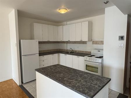 Appartement 3 1/2 - METRO SHERBROOKE - ÉLECTRICITÉ-CHAUFFAGE-AIR CLIMATISÉ-ÉLECTROS INCLUS