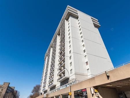 Appartement 4 1/2, PH - METRO SHERBROOKE - ÉLECTRICITÉ-CHAUFFAGE-AIR CLIMATISÉ-ÉLECTROS INCLUS