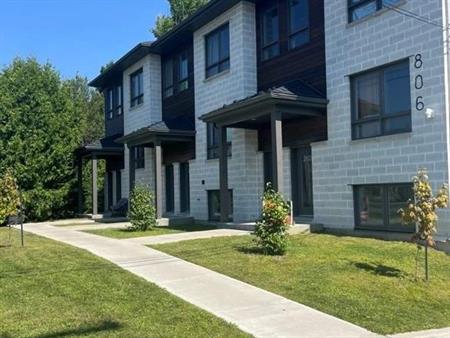 4 1/2 À LOUER-SAINT-CHARLES-BORROMÉE-APPARTEMENT À LOUER