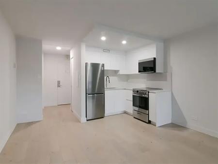1975 de Maisonneuve | 1975 Maisonneuve Blvd West, Montreal