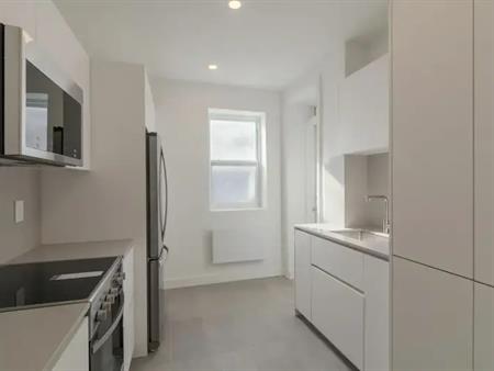 4870 Queen Mary Road | 4890 Queen Mary Road, Montreal