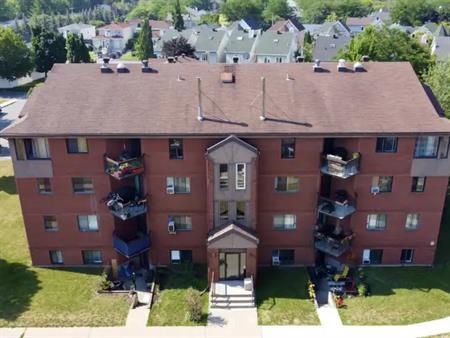 43-73 Place Mercier | 43 Place Mercier, Candiac