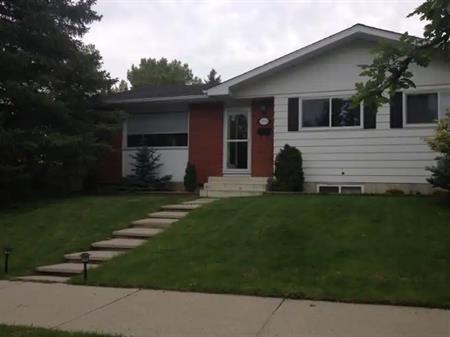 *Female Only*All Inclusive Bedroom in Brentwood  for University Students | Calgary