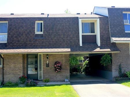 Carriage Mews | 5 Carriage Road, St. Catharines
