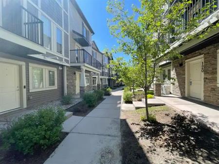 Charming 2.5-Bedroom, 2.5-Bathroom Townhome in Legacy SE – Modern Comfort Awaits | 116 - 116 Legacy Point Southeast, Calgary
