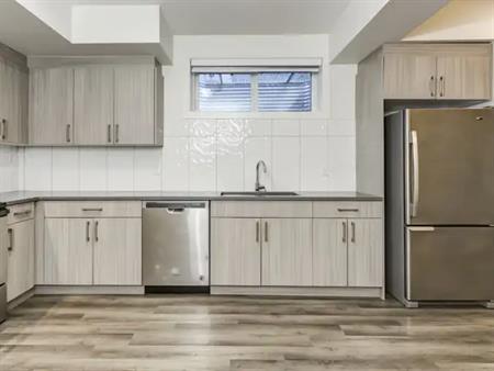 3-Bed, 2-Bath by U of A – ALL Utilities + Laundry + Modern Vibe | 11007 85 Avenue, Edmonton
