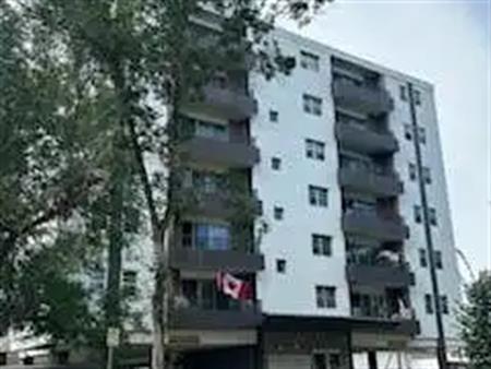 Charming Oliver South facing Large balcony | 602 - 10040 114 Street Northwest, Edmonton
