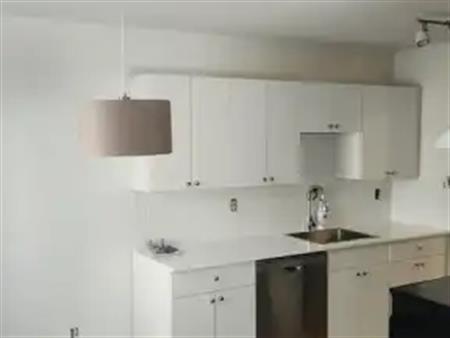 St Michelle - 329 Seventh Street | 329 Seventh Street, New Westminster