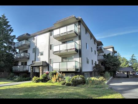 Madrona Manor Apartments | 1955 Ashgrove Street, Victoria