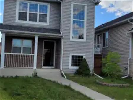 Specious 3 Bed Room + Den House in 59 Saddlemont Rd on Rent | 59 Saddlemont Road Northeast, Calgary