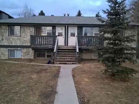 WOW! Utilities Included – Pet-Friendly Cozy 2-Bed Main Floor in Bowness | Calgary