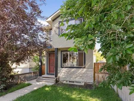 Modern & Spacious Home (8 Min to Downtown & C-Train) | 2528 10 Avenue Southeast, Calgary