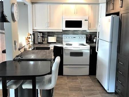 Condo meublé TOUT inclus à Charlesbourg à louer à 1450$ par mois (entièrement meublé) sur le Golf)
