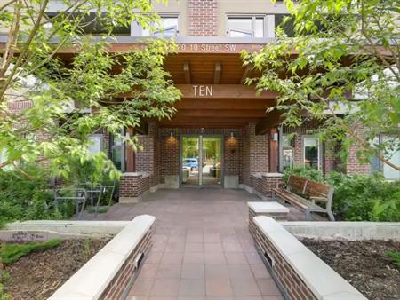2 Bedroom - 2 Bath Distinguished Mount Royal Condo just off 17th Ave | 1720 10 St SW, Calgary