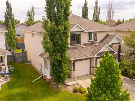 Half duplex, 3 bedrooms, Single Car Garage, Basement and fenced backyard | 5415 204 Street Northwest, Edmonton