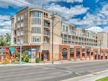 Spacious 1 bed + Den Loft with 2 baths & underground parking in Sunalta | 403 - 1540 17th Ave SW, Calgary