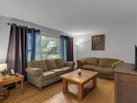 All-Inclusive Student Room Rental in Portsmouth – Walk to Queen’s & St. Lawrence! | 49 Hatter Street, Kingston