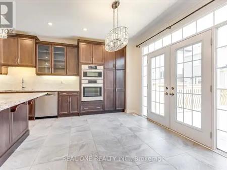 90 FOWLEY DRIVE | 90 FOWLEY DRIVE, Oakville