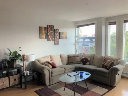 Bright and Spacious 1 Bedroom + Den Condo in the Heart of Mission | 504 - 328 21 Ave SW, Calgary