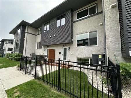205-690 Hugo St South | 690 Hugo Street South, Winnipeg