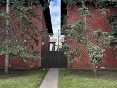 Bowness 2 Bedroom Townhouse | 10 - 73 St NW, Calgary
