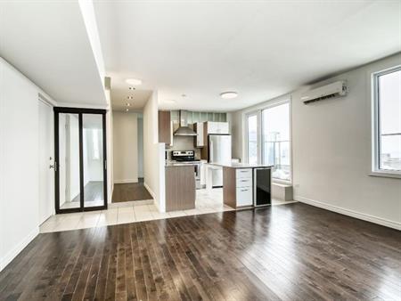 Penthouse 1-Bedroom – $1,645/Month – Downtown Montréal Views