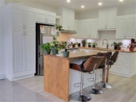🏡 **Grand 4 ½ à louer – Côte-Saint-Paul (Sud-Ouest) idéalement situé, avec cour privée!