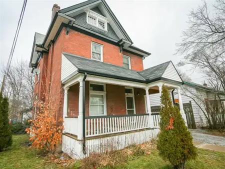 4 Beds 1 Bath - Apartment - Only 8 month lease required! | 96 McDonnel Street, Peterborough