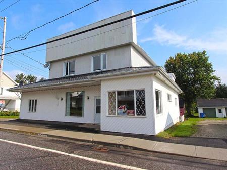Appartement de 2 chambres et 1 salle de bain 805 $CA/mois chauffé éclairé