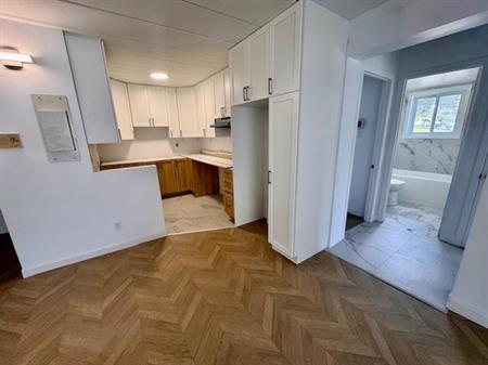 REFAIT À NEUF! 4 1/2 en coin lumineux - gym + piscines - WOW!