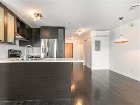 Condo Moderne Style Loft au Cœur de Laval