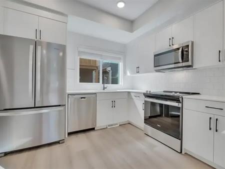 8136 -M 227 Street NW | 8136 227 Street Northwest, Edmonton