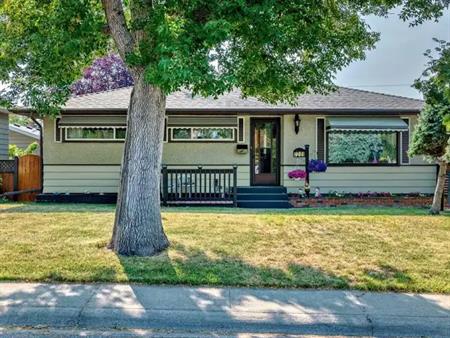 Beautiful well-kept private home! Great Location! | Calgary