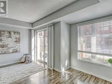 23 - 47 HAYS BOULEVARD | 23 - 47 HAYS BOULEVARD, Oakville