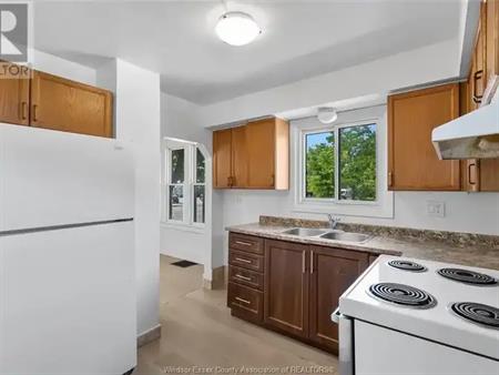 426 TECUMSEH RD W | 426 TECUMSEH RD W, Windsor