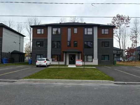 Appartement à louer 41/2 Farnham