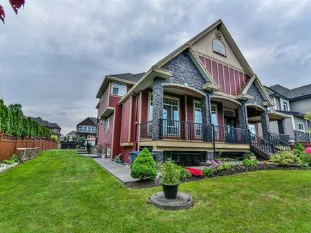 A spacious 8 bedroom and 5 1/2 bathroom main floor unit in Fleetwood | 16482 88 Avenue, Surrey