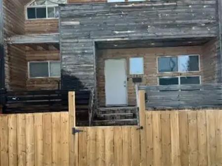 4 Bedroom Upper & 2 Bedroom Basement Suites in North Eastwood – 1 Month Free! | SF225 | 12521 77 Street Northwest, Edmonton