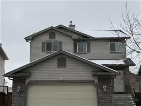 1 Bedroom Basement Suite with Private Backyard & Patio | Calgary