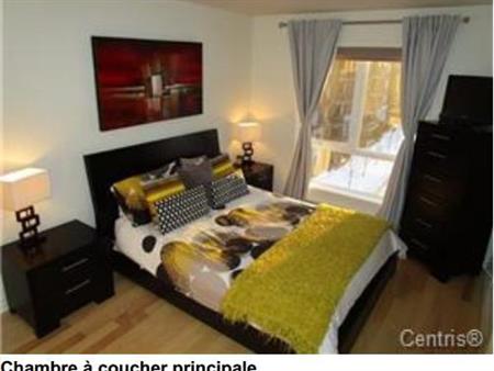 SUPERBE CONDO DE COIN 4 1/2 Urbania à louer