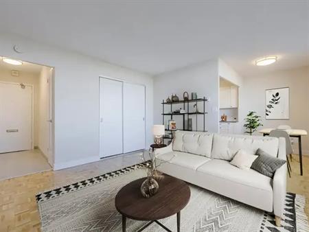 Upper Canada Court, East | 160 Erskine Avenue, Toronto