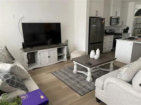 Modern 3 Bed & 2.5 Bath Townhouse Walking Distance to University of Calgary | 3403 Cascade Road Northwest, Calgary