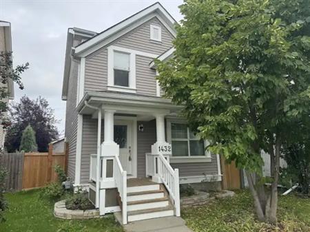 3-Bed Home in Summerside with Lake Access & Double Garage for Rent | 1432 70 Street Southwest, Edmonton