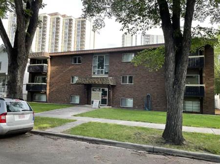 Beautiful quiet BASEMENT suite near farmers market | 10126 87 Avenue Northwest, Edmonton