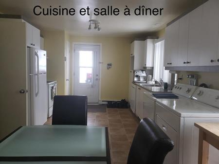 Très beau 5 1/2 situé dans un triplex tranquille, dans un quartier paisible de Ste-Rose