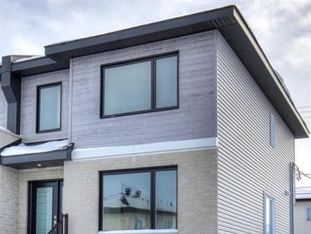 Haut de duplex neuf sur 2 étages - Luxueux - 3 chambres & 2 salle de bain - Valleyfield - Négo
